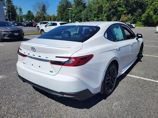 Ice Cap 2026 Toyota Camry SE