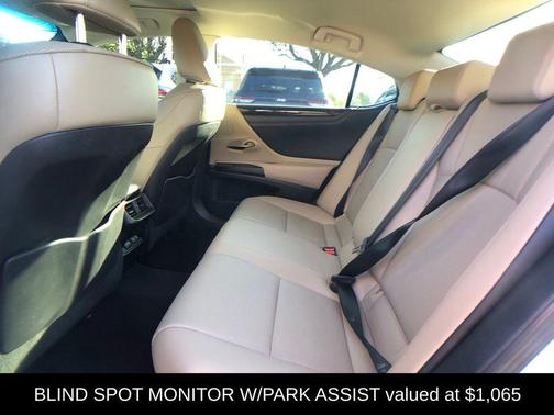 Eminent White Pearl 2019 Lexus ES 300h Base