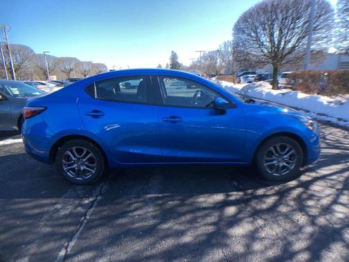 2019 Toyota Yaris Sedan LE