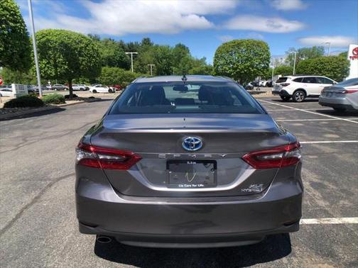2022 Toyota Camry Hybrid XLE