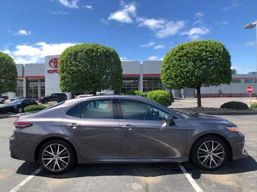 2022 Toyota Camry Hybrid XLE