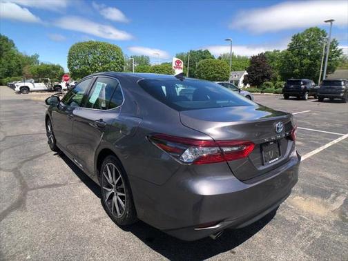 2022 Toyota Camry Hybrid XLE