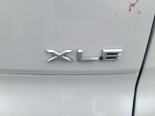 Oxygen White 2026 Toyota Crown Signia XLE