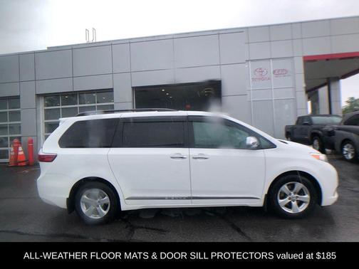 Super White 2016 Toyota Sienna LE