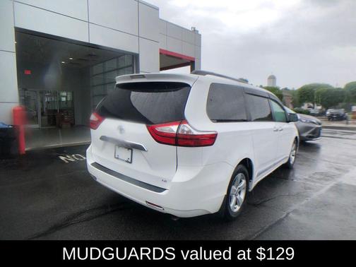 Super White 2016 Toyota Sienna LE