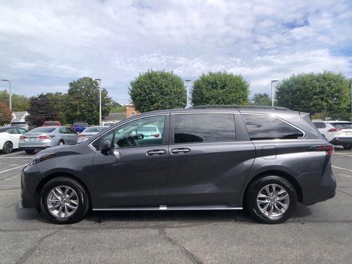 2025 Toyota Sienna XLE 7 Passenger