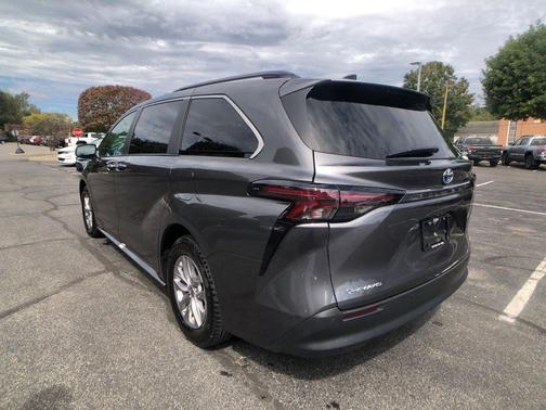 2025 Toyota Sienna XLE 7 Passenger