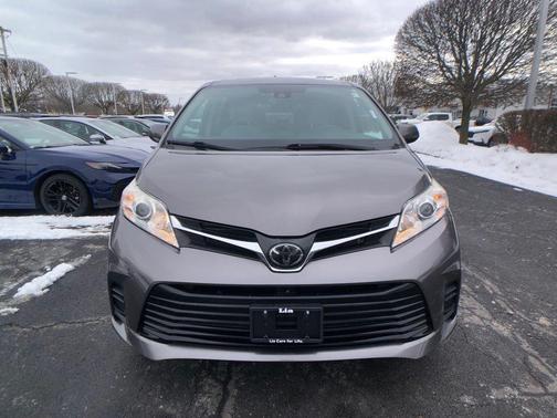 2020 Toyota Sienna LE