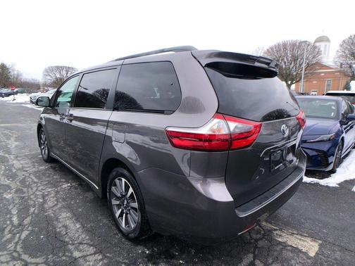 2020 Toyota Sienna LE