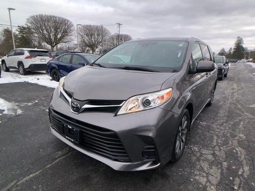 2020 Toyota Sienna LE