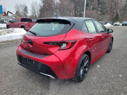 Finish Line Red/Midnight Black Metallic 2026 Toyota Corolla XSE