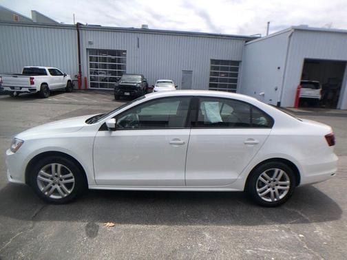 Pure White 2018 Volkswagen Jetta 1.4T S