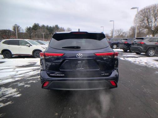 2022 Toyota Highlander LE