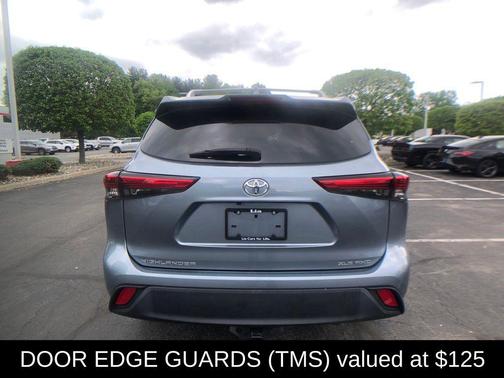Moon Dust 2021 Toyota Highlander XLE