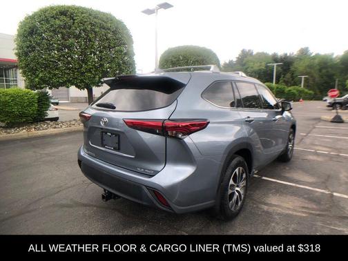 Moon Dust 2021 Toyota Highlander XLE