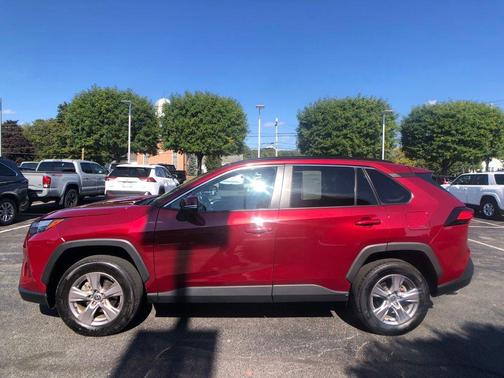 2022 Toyota RAV4 XLE