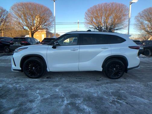 2026 Toyota Highlander XSE