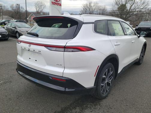 2026 Toyota Crown Signia XLE