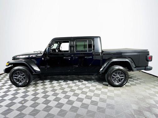 Black Clearcoat 2024 Jeep Gladiator Sport