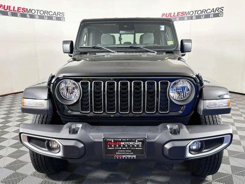 Black Clearcoat 2024 Jeep Gladiator Sport