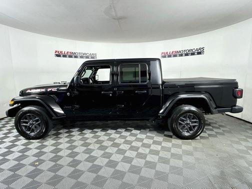 Black Clearcoat 2024 Jeep Gladiator Sport