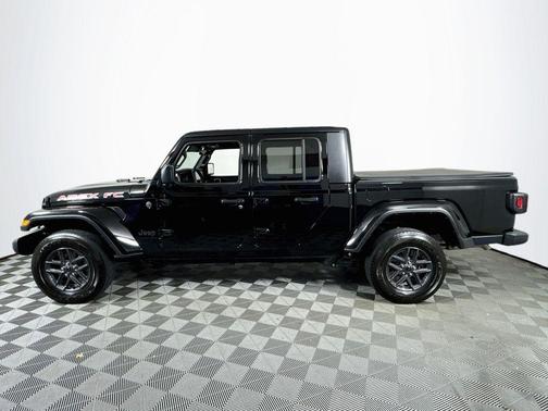 Black Clearcoat 2024 Jeep Gladiator Sport