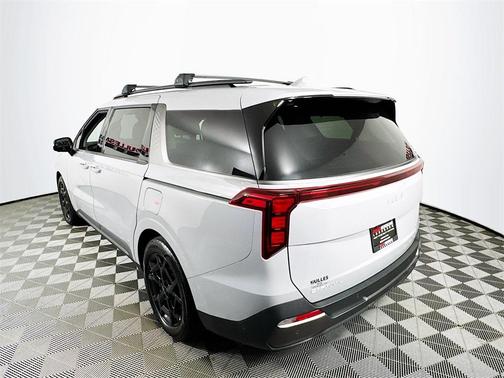 2025 Kia Carnival SX