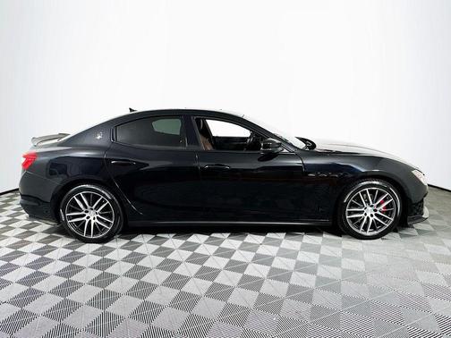 Nero Black 2018 Maserati Ghibli Base