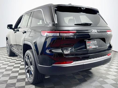 Black 2027 Jeep Grand Cherokee Limited 4x2