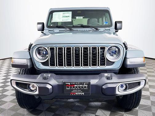Anvil Clearcoat 2026 Jeep Wrangler Sahara