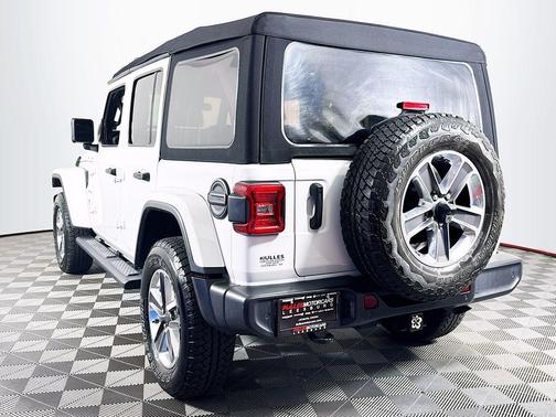 Bright White Clearcoat 2021 Jeep Wrangler Unlimited Sahara