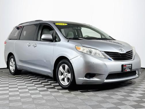 Silver Sky Metallic 2014 Toyota Sienna LE
