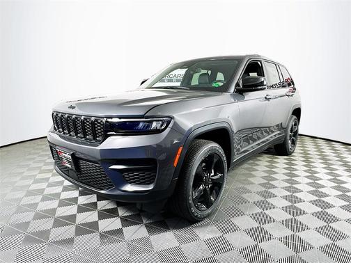 2025 Jeep Grand Cherokee Laredo