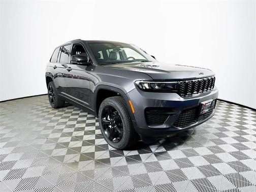2025 Jeep Grand Cherokee Laredo
