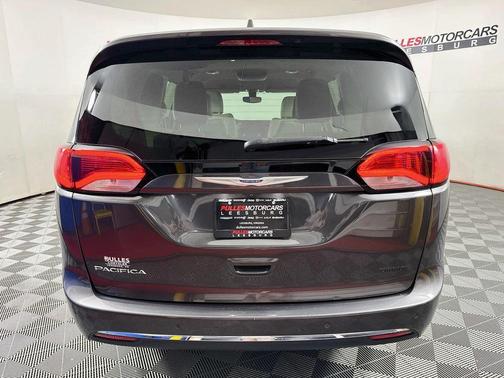 Granite Crystal Clearcoat Metallic 2018 Chrysler Pacifica Touring-L