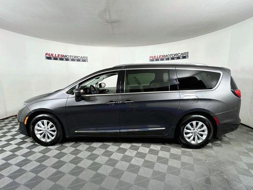 Granite Crystal Clearcoat Metallic 2018 Chrysler Pacifica Touring-L