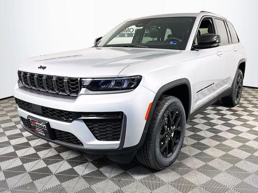 2026 Jeep Grand Cherokee Laredo