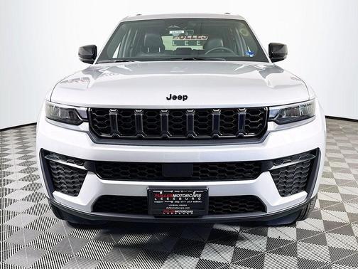 2026 Jeep Grand Cherokee Laredo