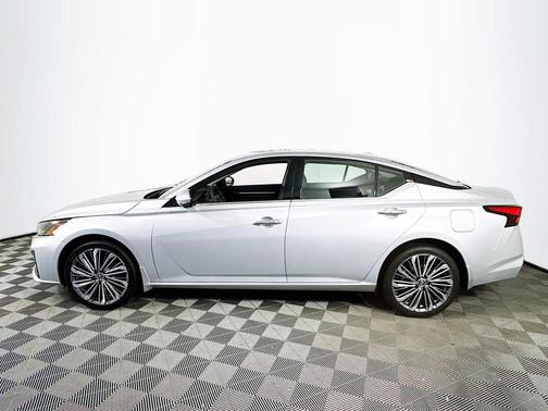 2025 Nissan Altima SL