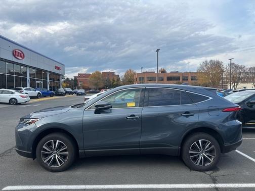 2022 Toyota Venza LE