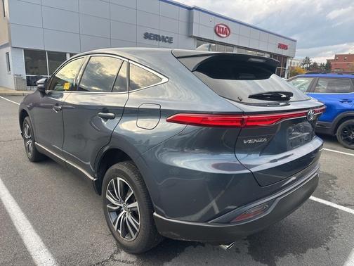 2022 Toyota Venza LE