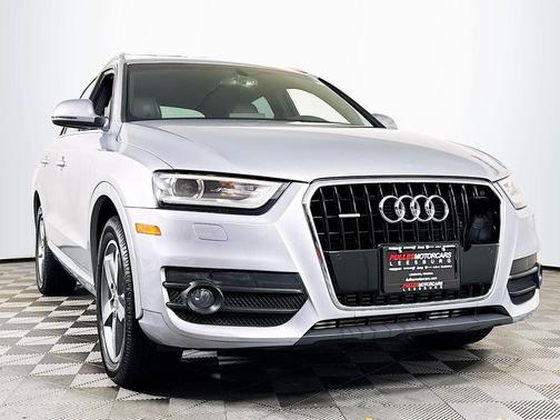 Florett Silver Metallic 2015 Audi Q3 2.0T Premium Plus