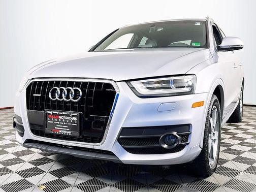 Florett Silver Metallic 2015 Audi Q3 2.0T Premium Plus