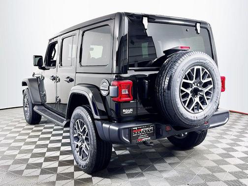 Black Clearcoat 2026 Jeep Wrangler Sahara