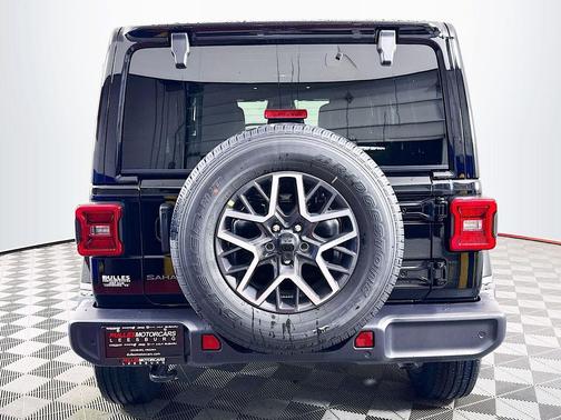 Black Clearcoat 2026 Jeep Wrangler Sahara