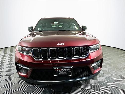 2025 Jeep Grand Cherokee Laredo