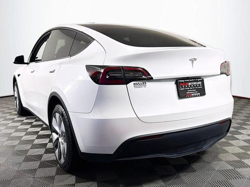 Pearl White Multi 2023 Tesla Model Y Long Range