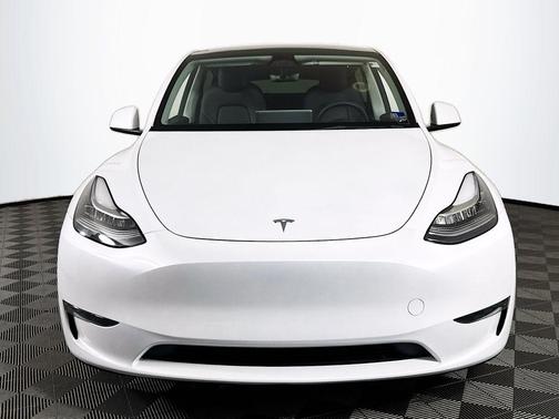 Pearl White Multi 2023 Tesla Model Y Long Range