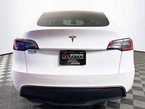 Pearl White Multi 2023 Tesla Model Y Long Range