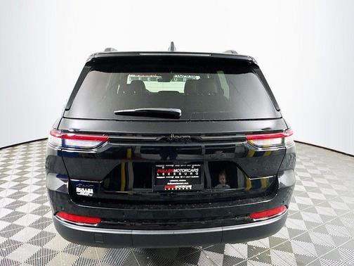 Diamond 2025 Jeep Grand Cherokee Laredo